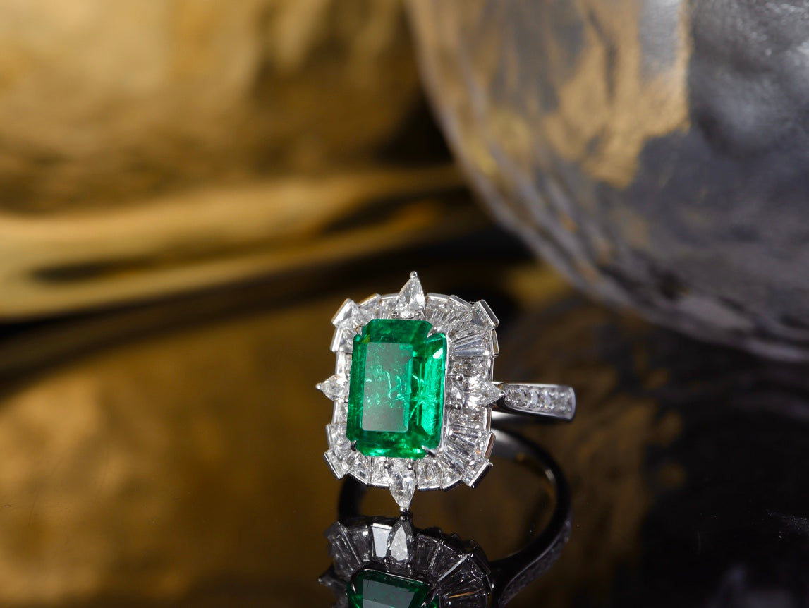 Emerald Jewelry Marvel: 3.39ct Centerpiece Ring