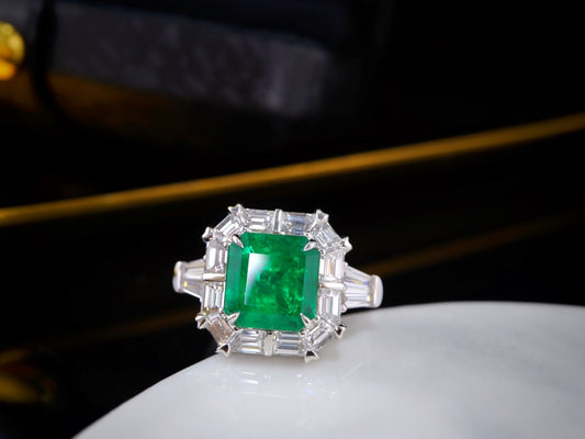 Emerald Ring - Luxurious Jewelry Piece with Intense Fire and Sparkle