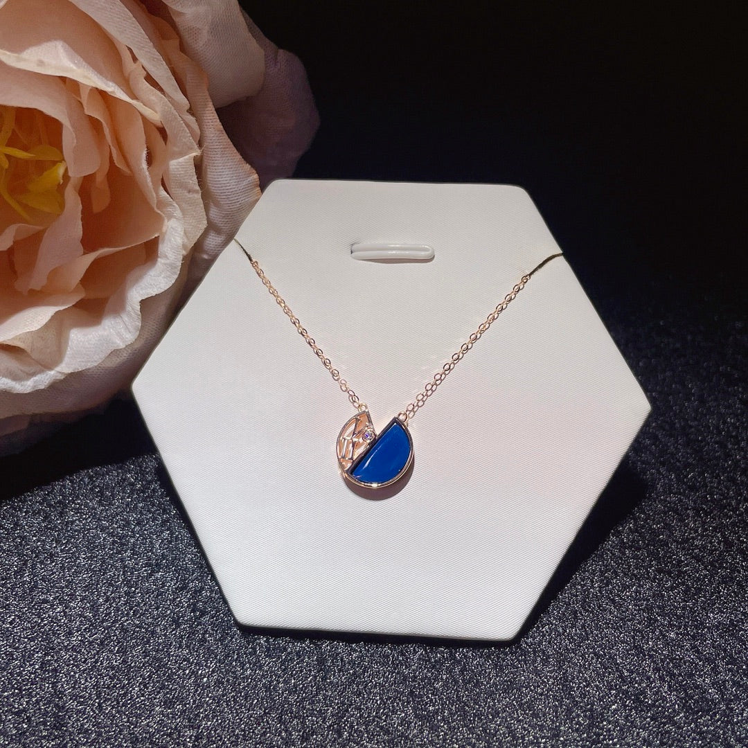 Pingente de âmbar azul dominicano embutido em ouro 18k - Embrace Everyday Joy