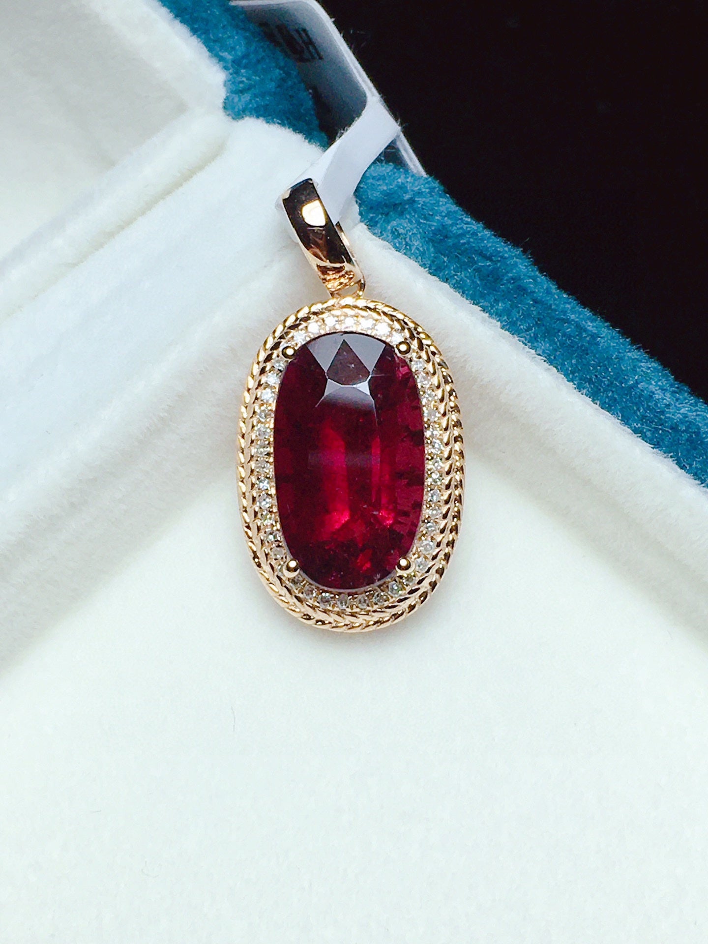 Natural Tourmaline Pendant Jewelry with 18K Gold and Diamond Embedding