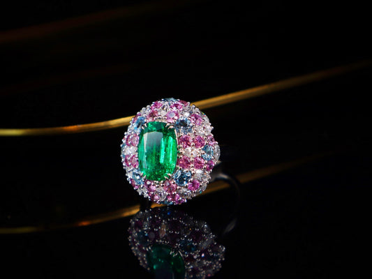 Garden of Gems -kokoelma: Emerald Ring - raitista ilmaa koruissa