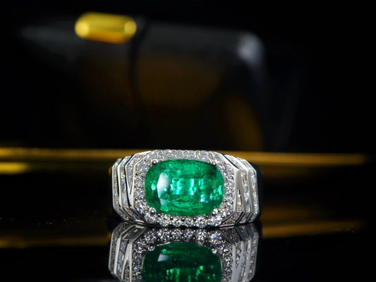 Charming Men's Ring - Emerald Jewelry Piece