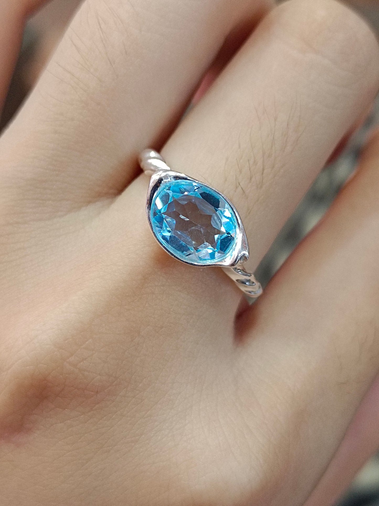 Exquisite Natural Topaz Ring - A Must-Have Jewelry Piece