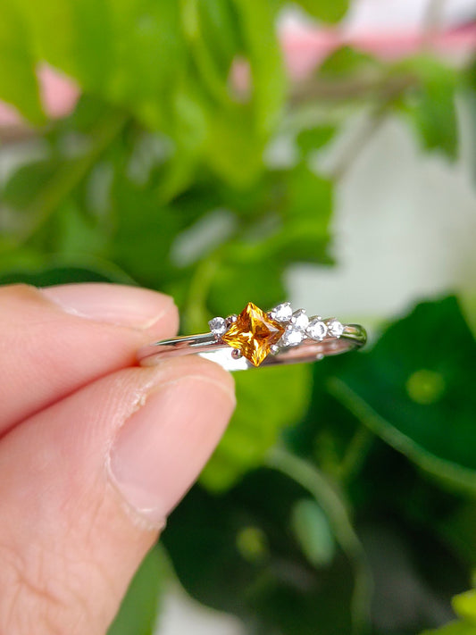 Gorgeous Princess-Cut Yellow Crystal Ring - Exquisite Jewelry