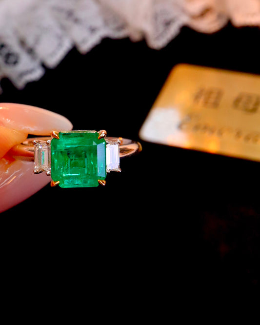 Timeless Elegance: Three-Stone Natural Emerald Ring in 18K Gold and Diamond