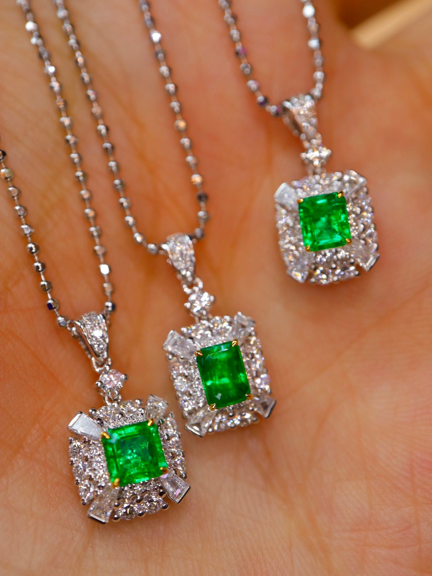 Panjshir Emerald Pendant Jewelry - A Sparkling Gem You Can't Resist!