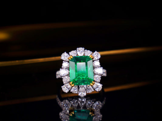 Emerald Ring with Intense Color and Sparkle - Luxury Jewelry