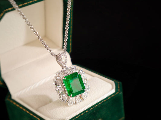 Emerald Pendant Jewelry: 9.19 Carat Vivid Green Glassy Emerald with GIA Certification