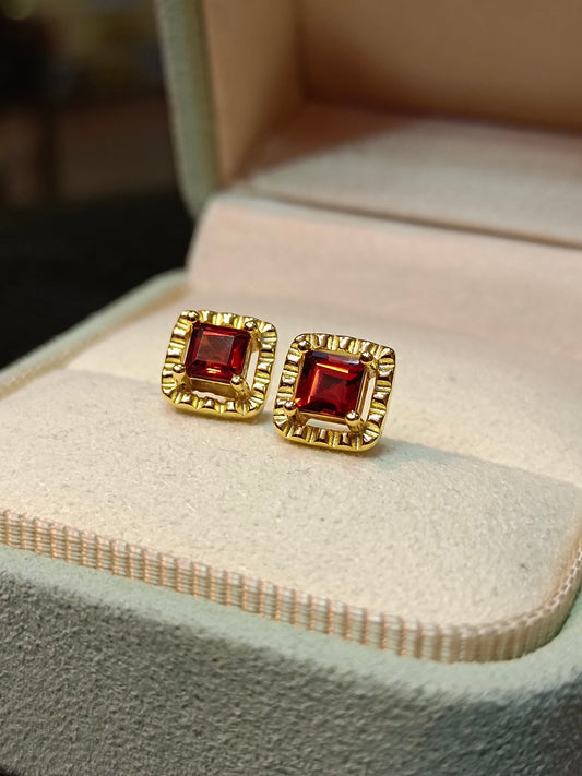 S925 Silver Princess-Cut Garnet Stud Earrings - Exquisite Jewelry