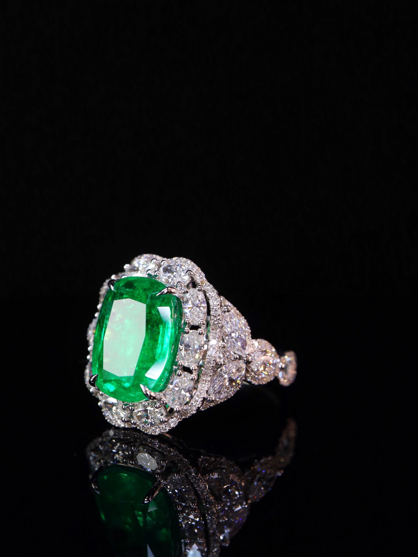 Emerald Ring - High-End Luxury Jewelry Piece