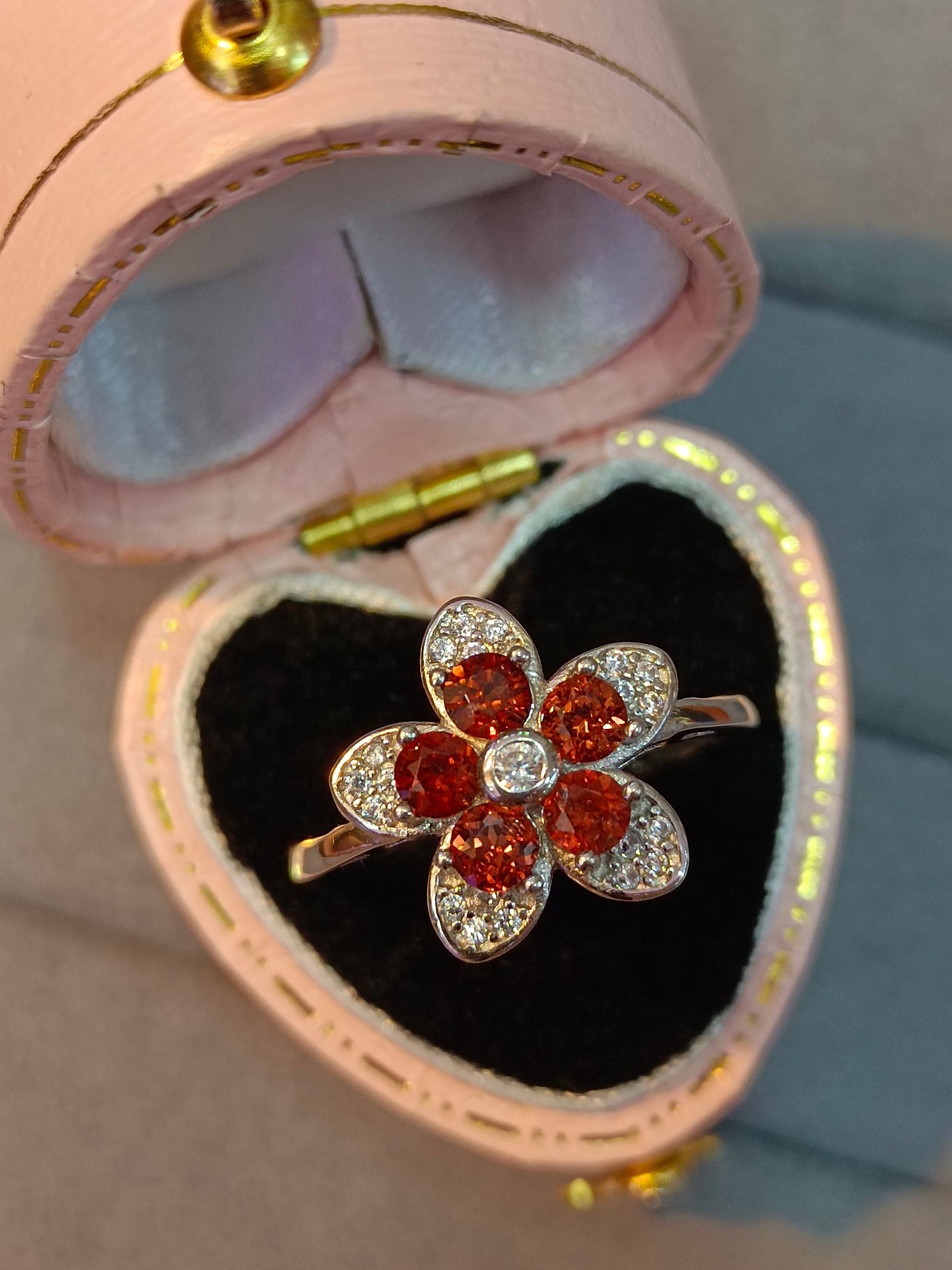 S925 Silver Embedded Garnet "Daisy" Ring - Unique Fashion Jewelry