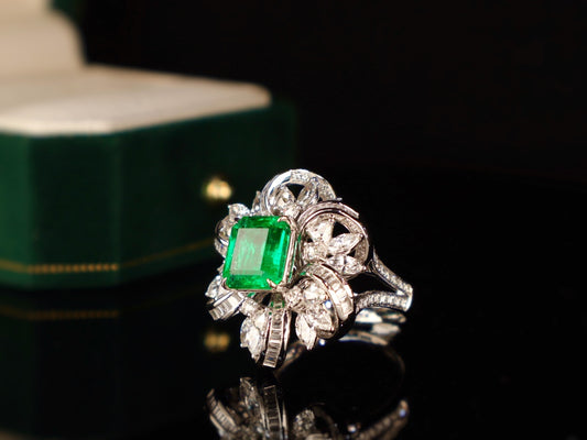 Emerald Ring with Advanced Flower Design - Premium Jewelry Collection