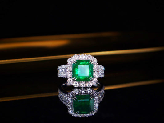 Emerald Ring - Luxurious Jewelry Piece with Premium Craftsmanship