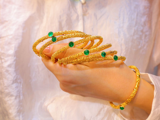 Exquisite Emerald Bracelet: A Timeless Jewelry Favorite