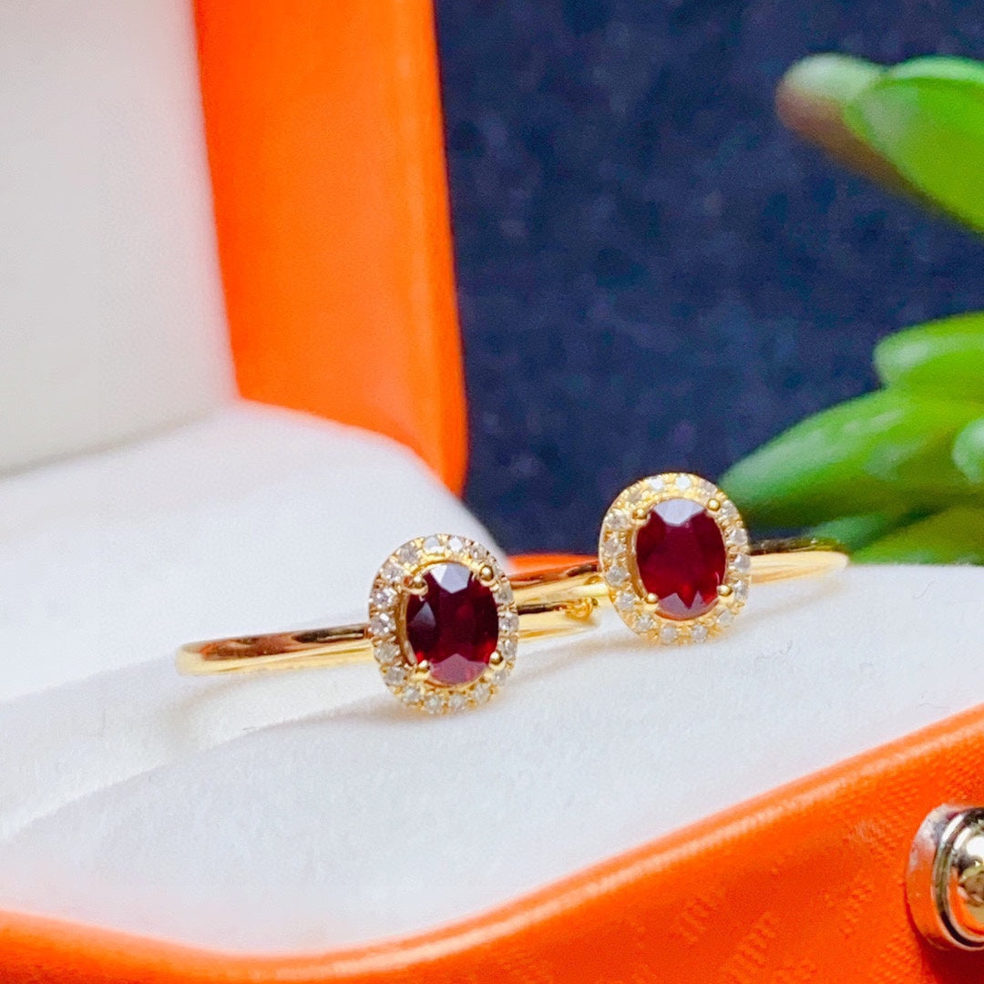 18K Gold Natural Ruby Ring - Elegant and Versatile Jewelry