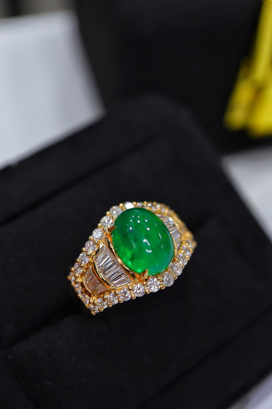 Trendy Vintage Emerald Ring - A Must-Have Jewelry Piece