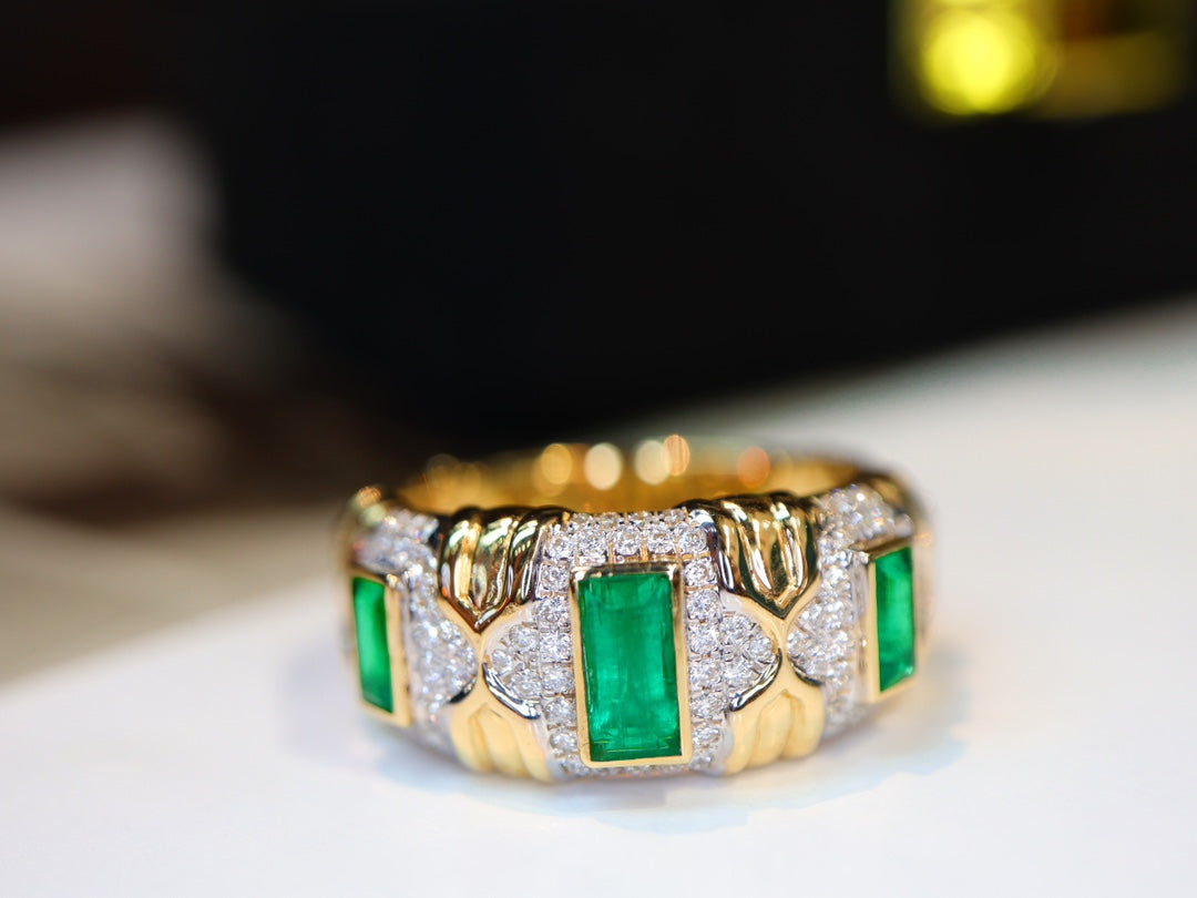 Vintage-Style Emerald Cluster Ring - Premium Jewelry Piece