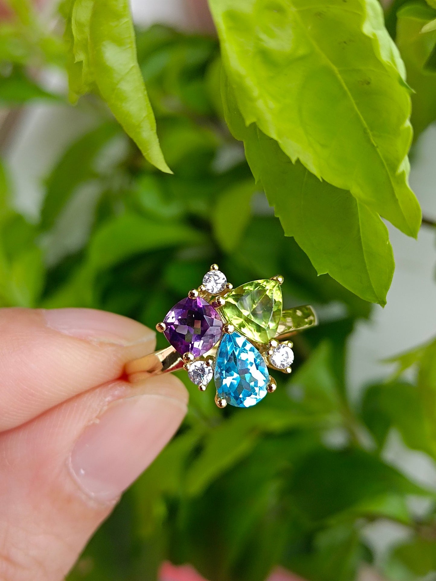 Dazzling Tricolor Gemstone Ring - A Must-Have Jewelry Piece