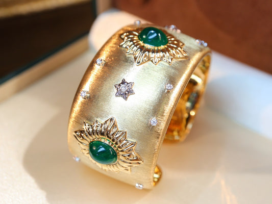 Magnificent Wide-Band Buccellati-Style Emerald Bracelet - Exquisite Jewelry