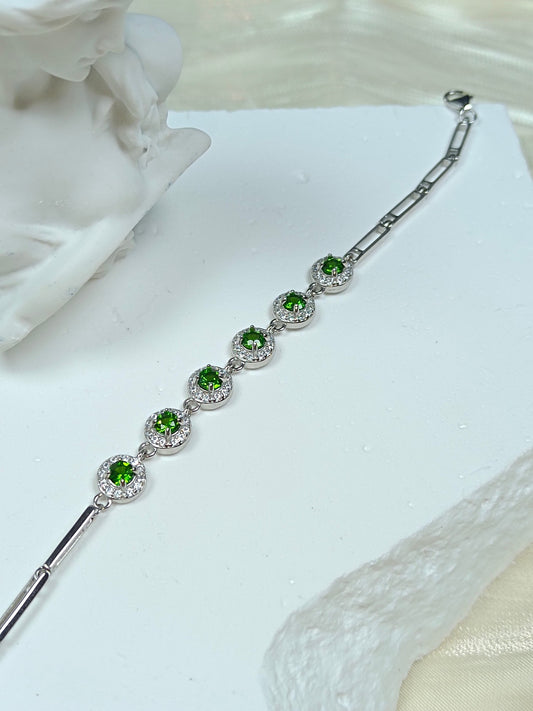 S925 Silver Bracelet with Embedded Diopside – Elegant and Modern Design