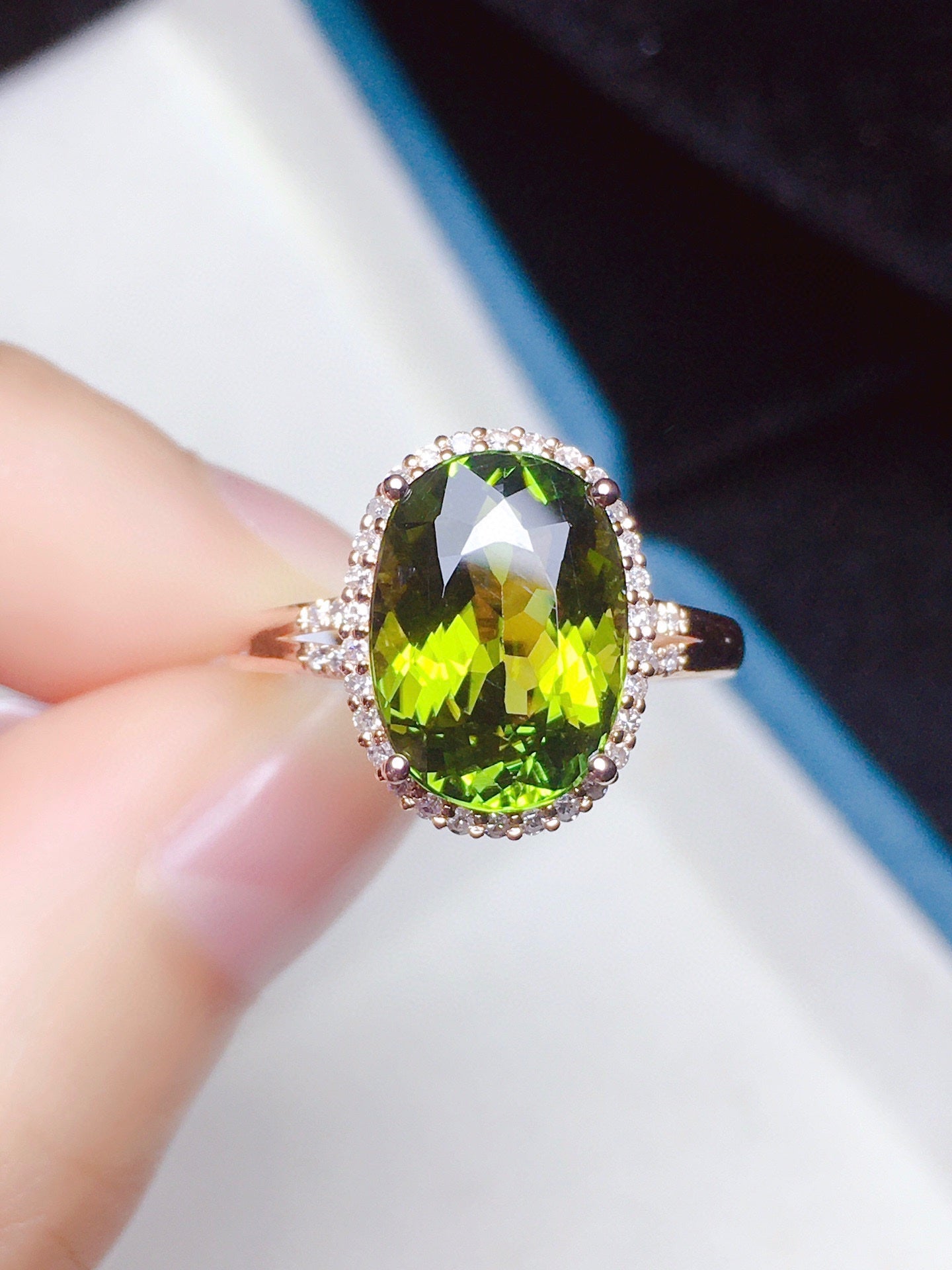 Bague tourmaline naturelle avec incrustation d’or 18 carats et de diamants - Bijoux exquis