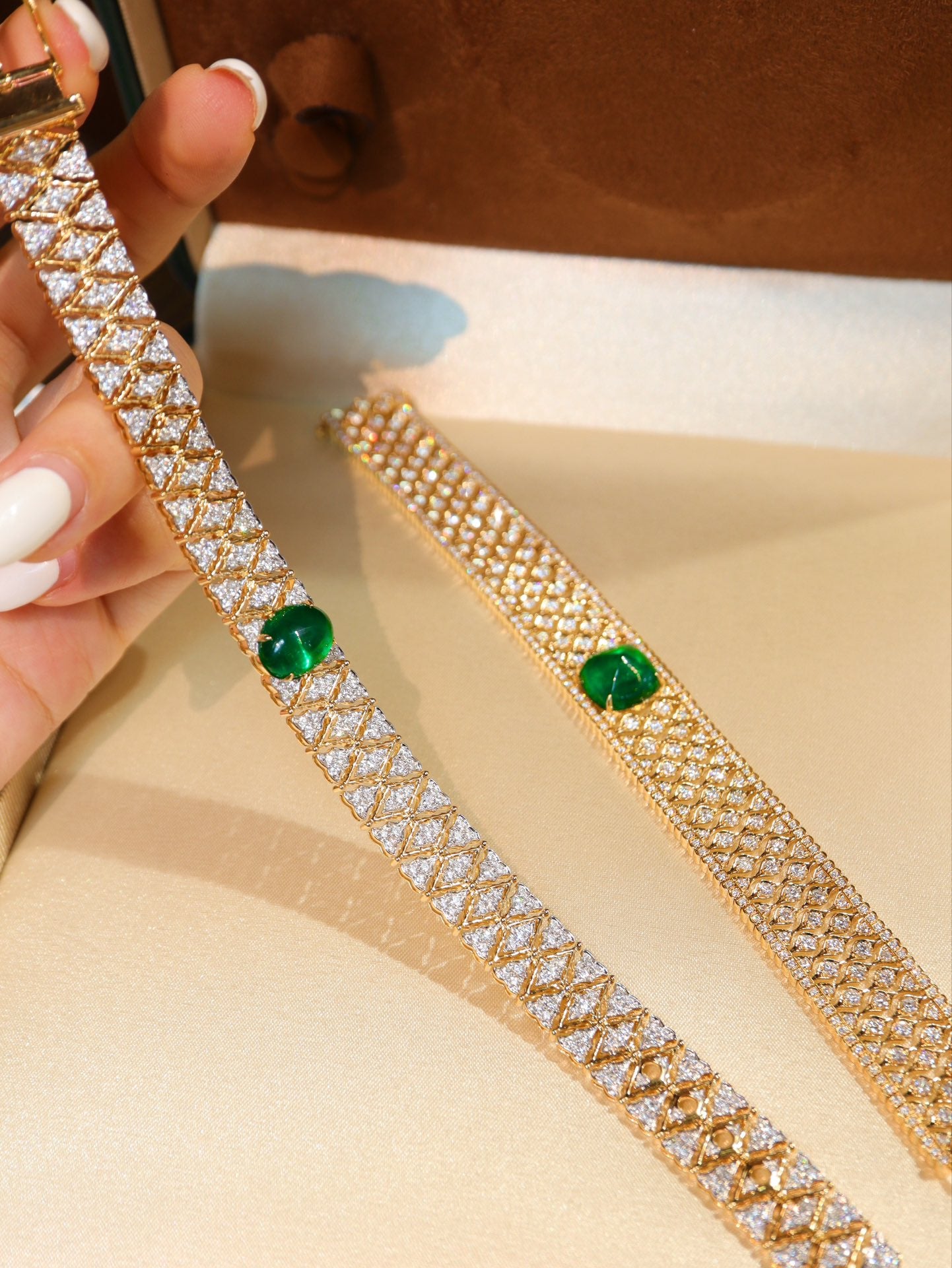 Luxurious Customized Emerald Bracelet - Exclusive Jewelry Collection