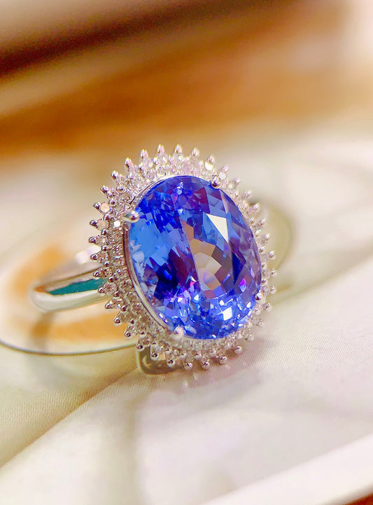 Exquisite Natural Tanzanite Ring in 18K Gold with Diamond Accents - Jewelry