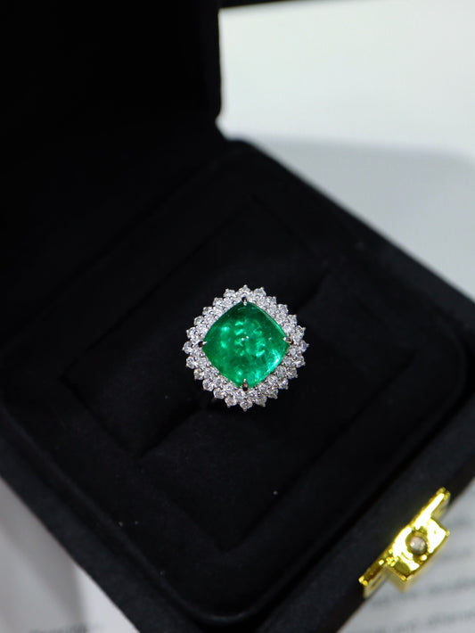 Sugarloaf Emerald Ring: A Luxurious Jewelry Piece