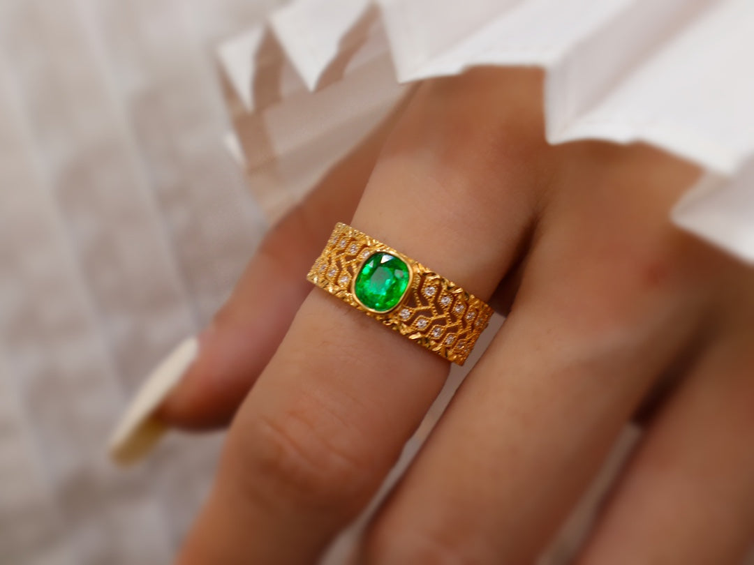 Buccellati Lace-Style Emerald Ring - Vintage Elegance Jewelry