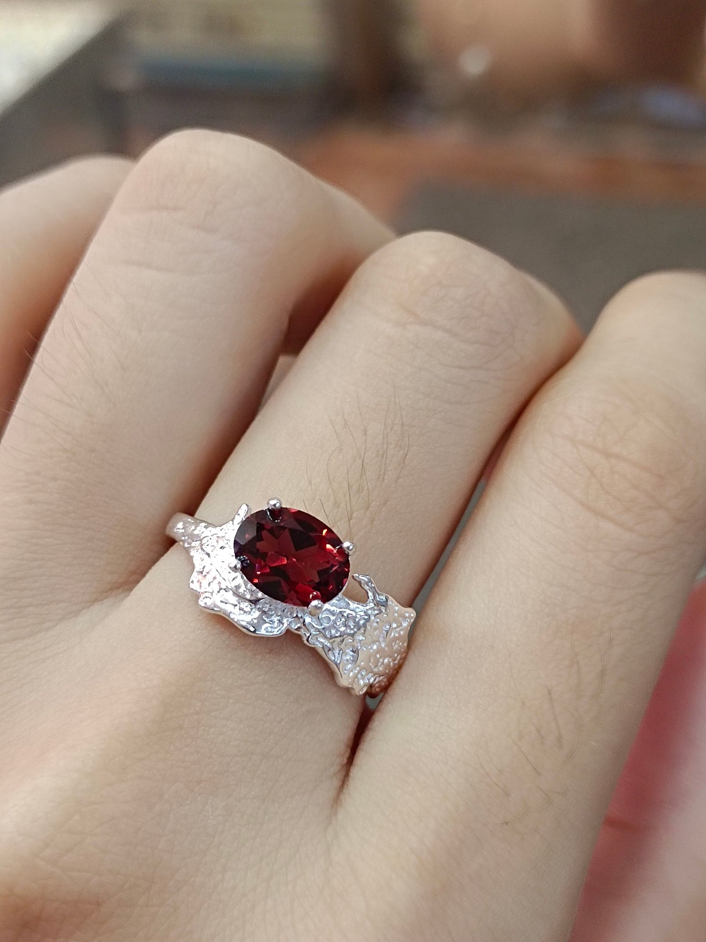 Dazzling Natural Garnet Ring - A Must-Have Jewelry Piece