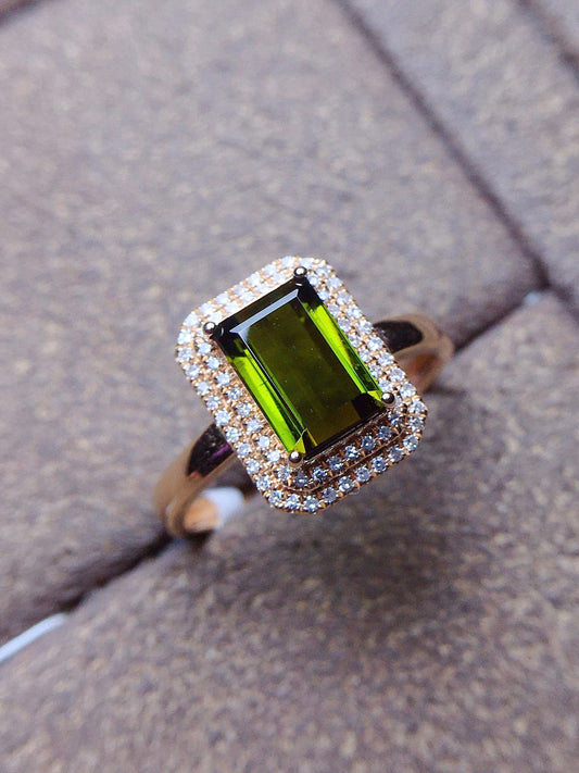 Natural Tourmaline Ring in 18k Gold - A Stunning Piece of Jewelry