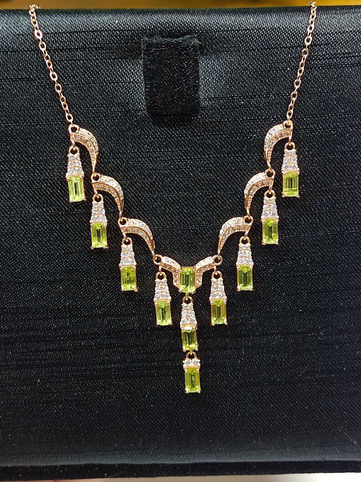 Elegant S925 Silver Embedded Peridot Column Necklace - Fine Jewelry