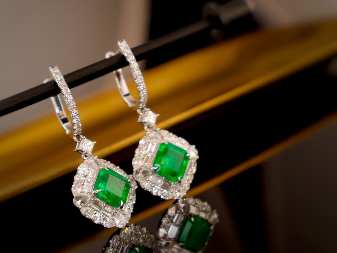 Emerald Green Earrings - Luxurious Jewelry Piece