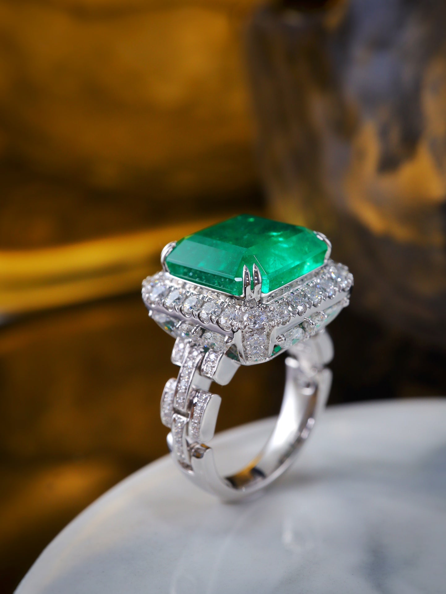 Emerald Ring Jewelry: High-Quality Vivid Green Collector's Piece