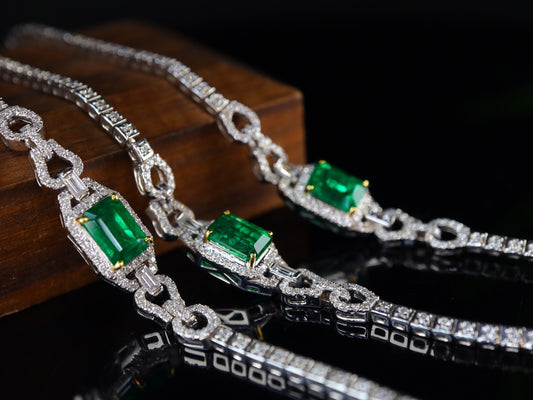 Elegant Emerald Bracelet: A Touch of Luxury Jewelry