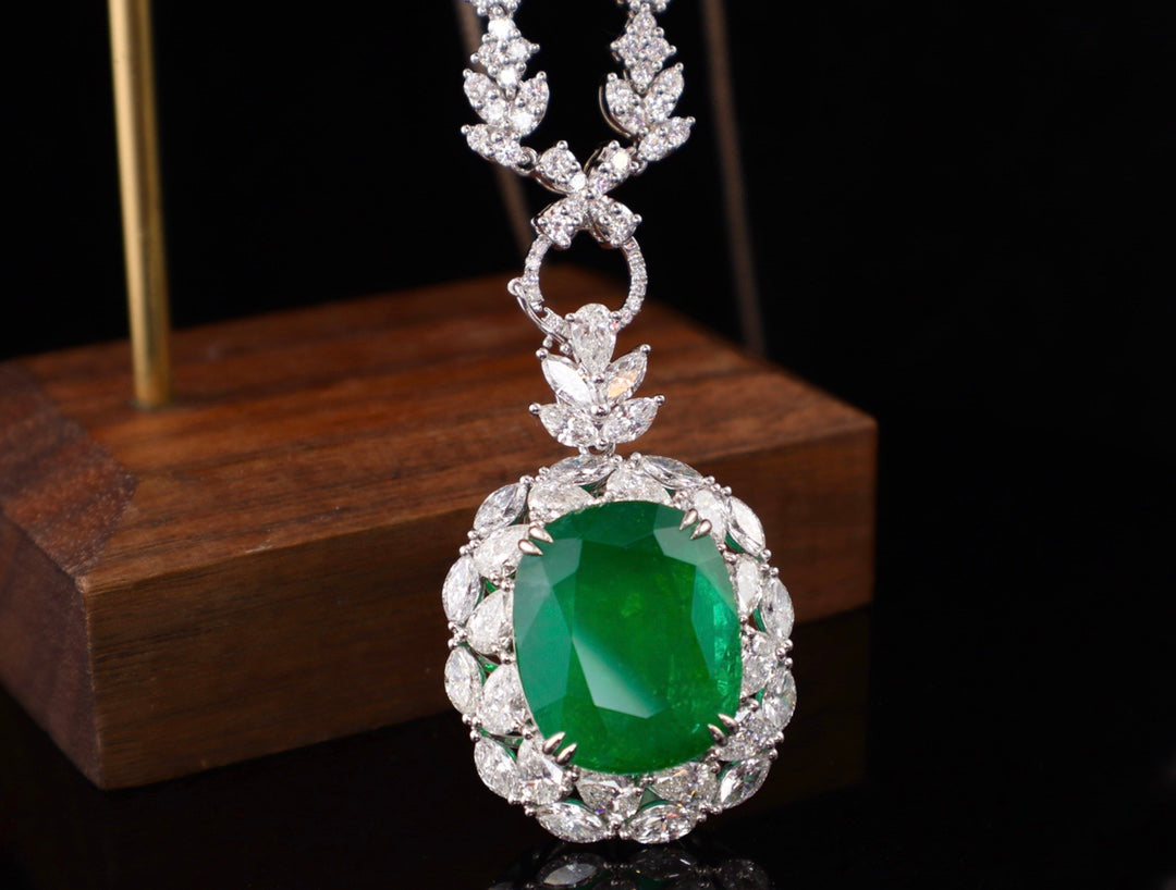 Emerald Pendant Jewelry - Luxurious and Magnificent Choice