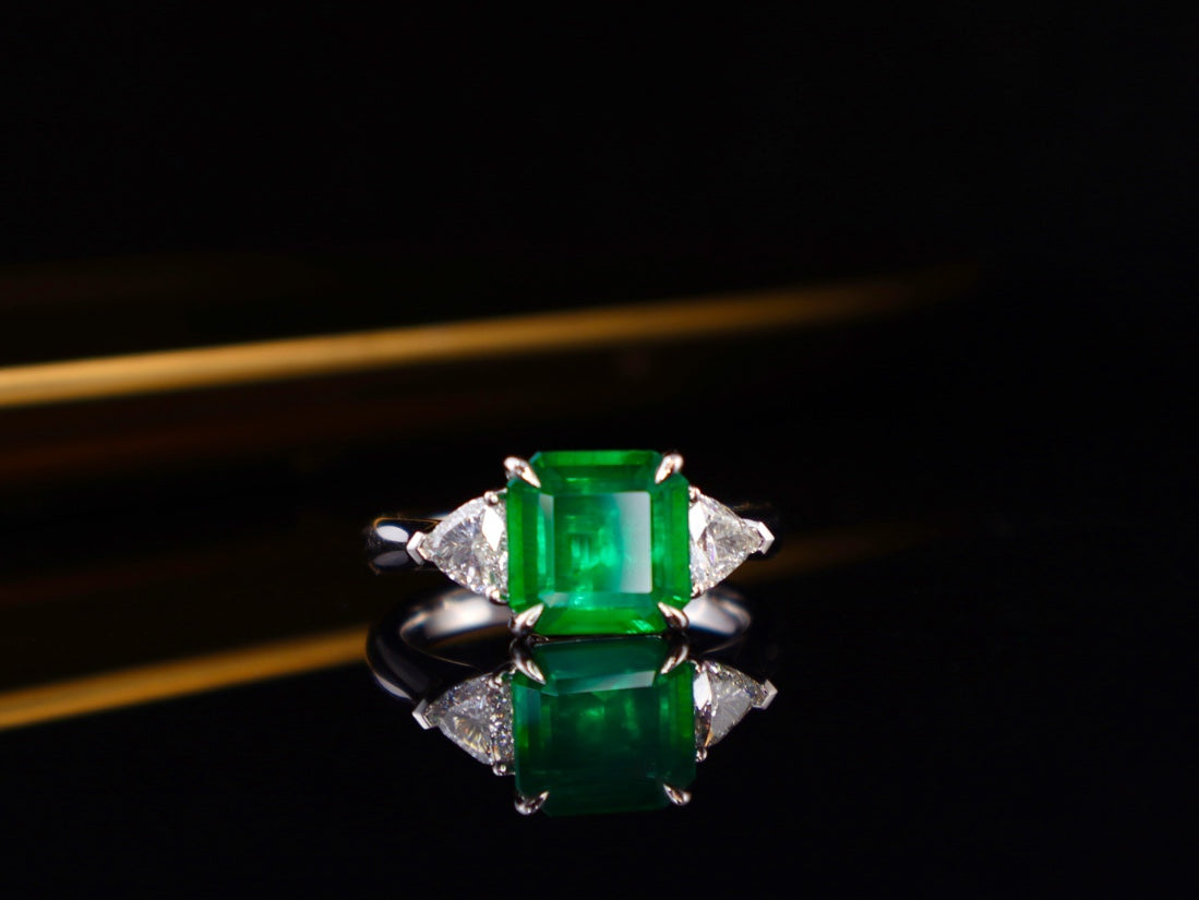 Bague émeraude - Chef-d’œuvre de bijoux vert vif