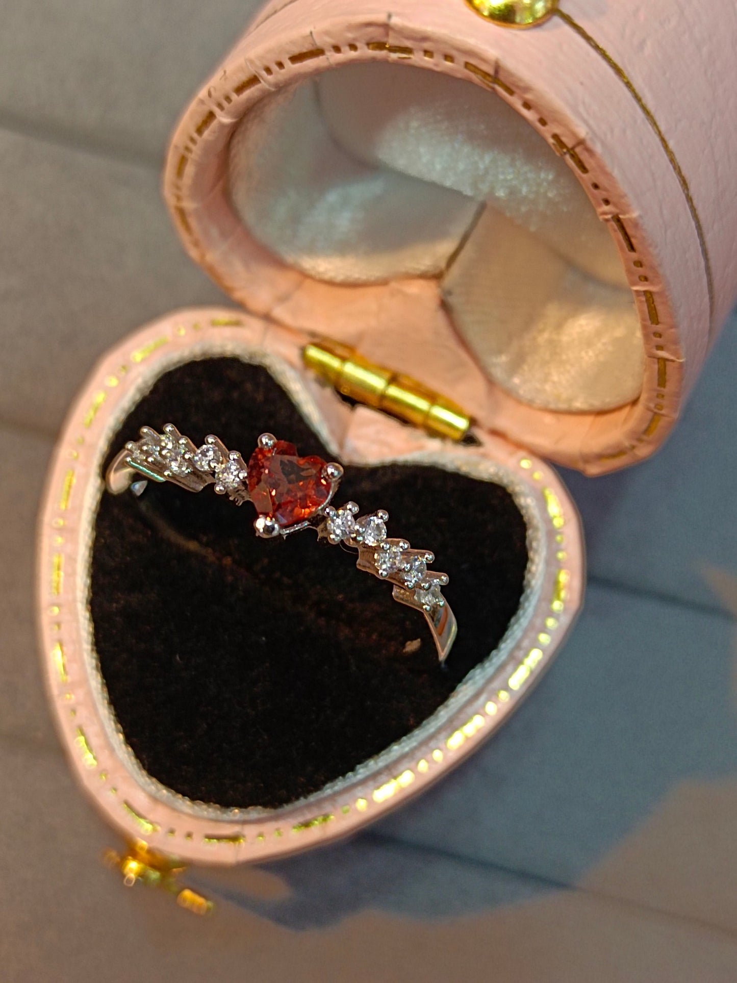 Heart-Shaped Garnet Ring in S925 Sterling Silver with 18K Gold Craftsmanship - Elegant Jewelry