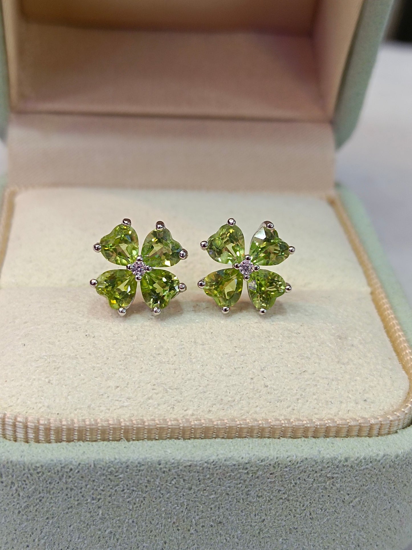 S925 Silver Elegant Peridot Heart Four-Leaf Clover Earrings - Jewelry for Everyday Elegance