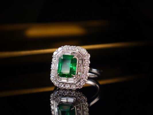 Emerald Ring - High-End Jewelry Piece with Exceptional Qualities