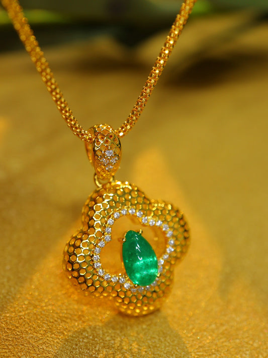 Emerald Pendant Jewelry: Ancient Gold Craftsmanship with Filigree Carving