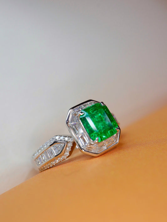 Emerald Ring: Vivid Green Jewelry with Diamond Accent