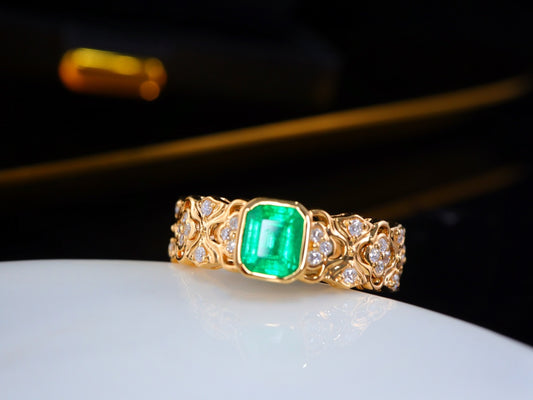 Buccellati-Style Emerald Ring with Full Diamond Pavé