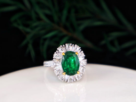 Emerald Ring with International Certificate - A Jewelry Gem