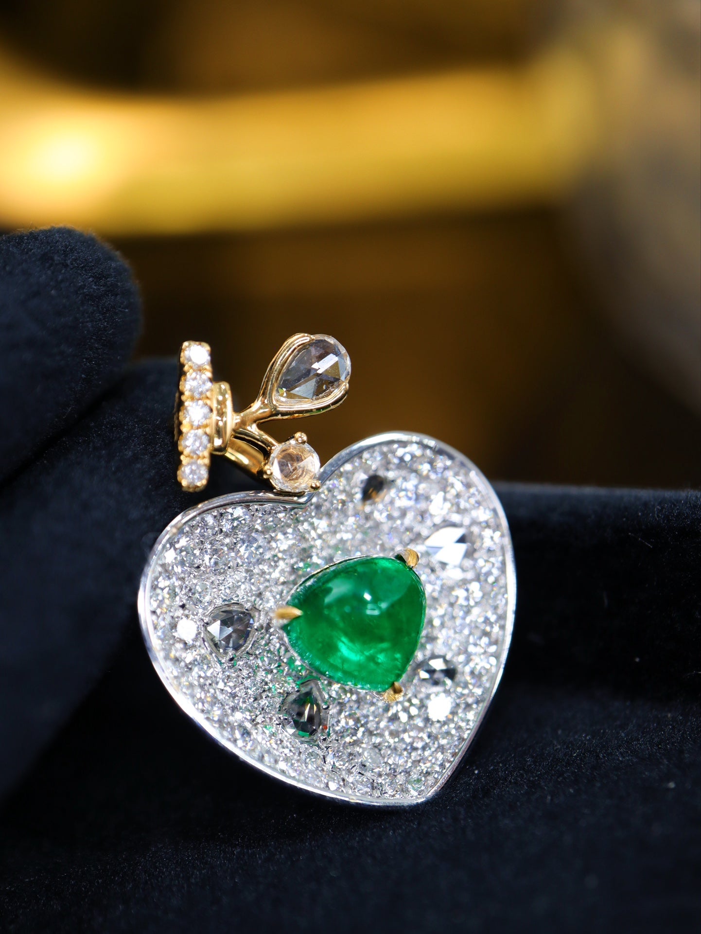 Panjshir Emerald Pendant with Cherry Heart Diamond-Encrusted Treasure Bowl Jewelry