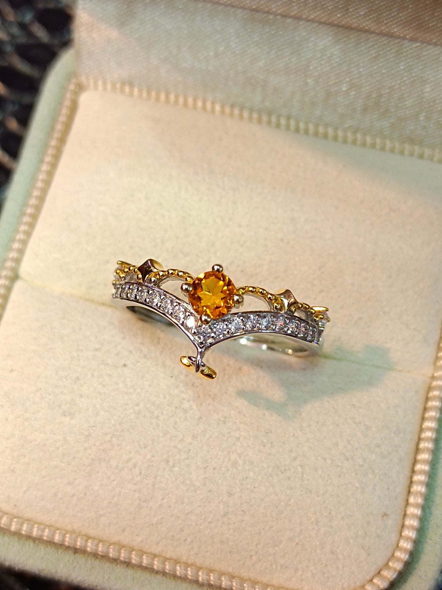 Elegante anello con stella in cristallo giallo in argento sterling S925 - Gioielleria raffinata