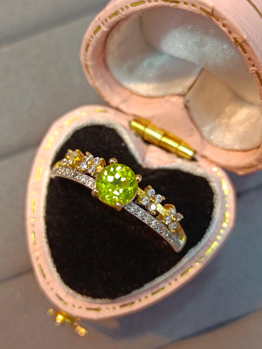 S925 Silver Embedded Peridot Dual-Color Ring - Exquisite Jewelry