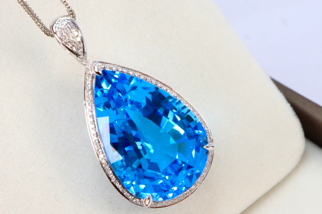 Exquisite Swiss Blue Topaz Pendant in 18K Gold with Diamonds - A Jewelry Must-Have