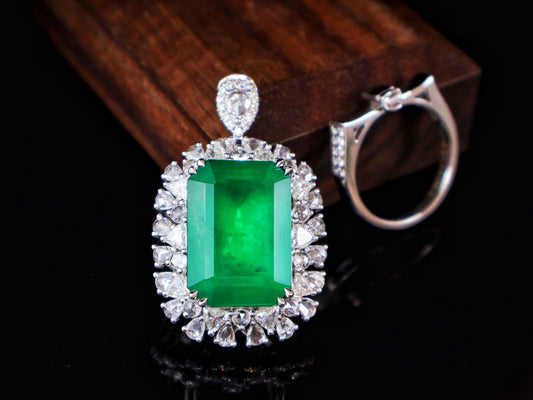 Emerald Dual-Purpose Jewelry: Pendant/Ring with Guild Certificate