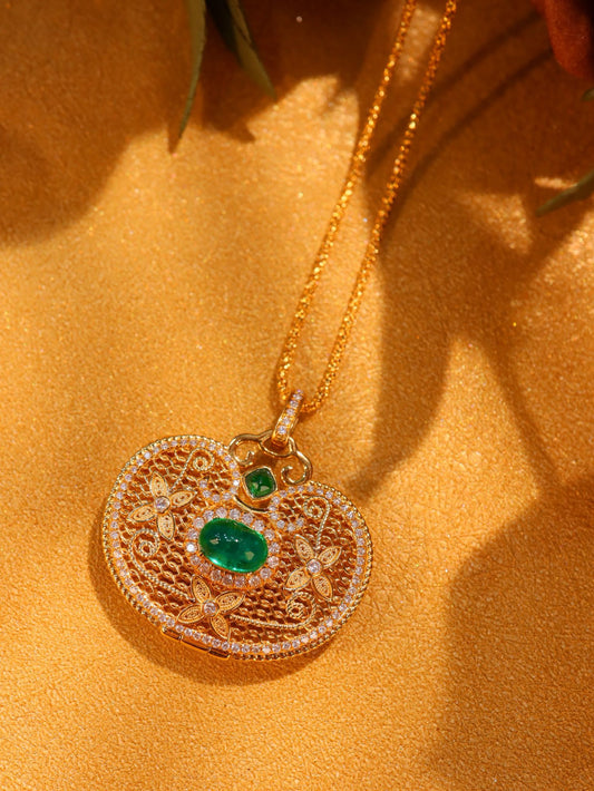 Ruyi Padlock Pendant Jewelry - Emerald Charm with Openable Sachet